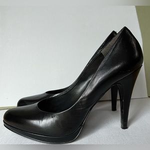 Black pump in original box